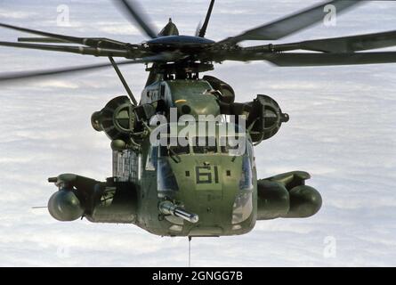 USMC CH53E, da HMH 465, il Warhorse, in volo Foto Stock