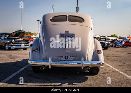 Reno, NV - 4 agosto 2021: 1940 Ford Deluxe Fordor Sedan ad una mostra di auto locale. Foto Stock