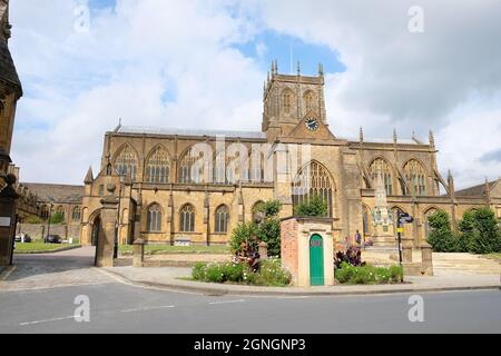 Sherborne Abbey, conosciuta anche come Abbey Church of St. Mary the Virgin, è una chiesa inglese situata a Sherborne, nella contea inglese di Dorset Foto Stock