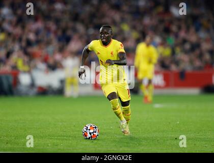 Brentford Community Stadium, Londra, Regno Unito. 25 Settembre 2021. Premier League Football Brentford versus Liverpool; Sadio Mane of Liverpool Credit: Action Plus Sports/Alamy Live News Foto Stock