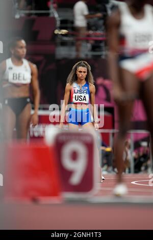 Sydney McLaughlin in competizione nelle Olimpiadi di Tokyo del 2020. Foto Stock