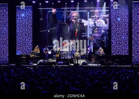 Alpharetta, Stati Uniti. 24 settembre 2021. Hall and Oates suonano presso l'Ameris Bank Amphiteatre il 24 settembre 2021 ad Alpharetta, Georgia. Credit: Sanjeev Singhal/The Photo Access Credit: The Photo Access/Alamy Live News Foto Stock