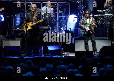 Alpharetta, Stati Uniti. 24 settembre 2021. Hall and Oates suonano presso l'Ameris Bank Amphiteatre il 24 settembre 2021 ad Alpharetta, Georgia. Credit: Sanjeev Singhal/The Photo Access Credit: The Photo Access/Alamy Live News Foto Stock