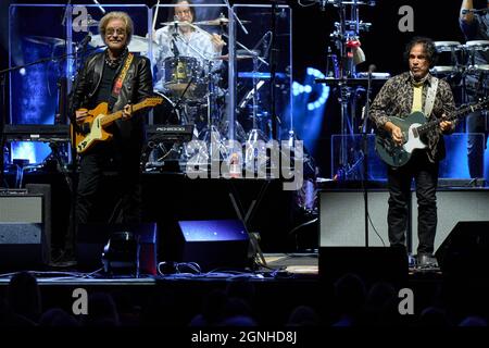 Alpharetta, Stati Uniti. 24 settembre 2021. Hall and Oates suonano presso l'Ameris Bank Amphiteatre il 24 settembre 2021 ad Alpharetta, Georgia. Credit: Sanjeev Singhal/The Photo Access Credit: The Photo Access/Alamy Live News Foto Stock