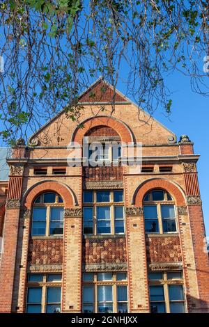 Scena a Newcastle Australia vecchia scuola edificio Foto Stock