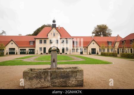 Malente, Germania. 16 settembre 2021. Vista del Gut Immenhof durante un evento mediatico. Noto come set cinematografico, il Gut Immenhof aprirà in hotel dal 1° ottobre 2021. Credit: Christian Charisius/dpa/Alamy Live News Foto Stock
