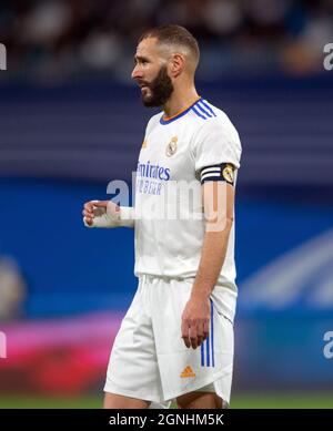 Estadio Santiagp Bernabeu, Madrid, Spagna. 25 Settembre 2021. Men's la Liga, Real Madrid CF versus Villarreal CF; Karim Benzema non è soddisfatto del gioco Credit: Action Plus Sports/Alamy Live News Foto Stock