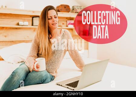 Scrittura visualizzazione del testo raccolta dati. Panoramica aziendale raccolta e misurazione delle informazioni sulle variabili di interesse lettura Articoli interessanti Foto Stock