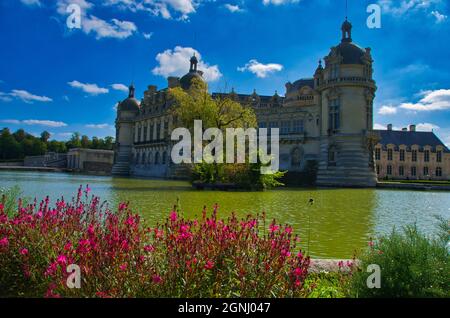 Castello di Chantilly e il suo bellissimo parco nella Val d'Oise in Francia Foto Stock