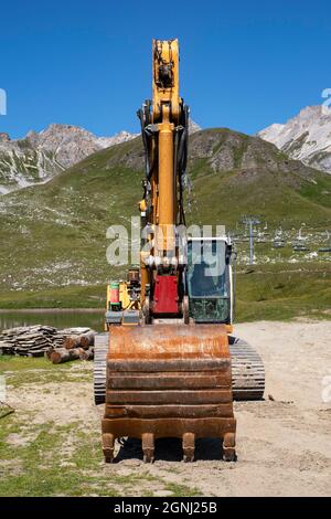 Primo piano di un escavatore in montagna Foto Stock