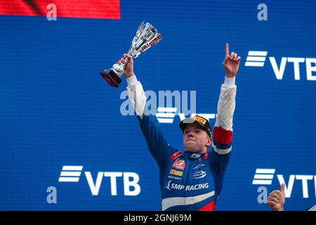 Shwartzman Robert (rus), Prema Racing, Dallara F2, ritratto che celebra il suo podio in gara 1 durante il 6° round del Campionato FIA di Formula 2 2021 dal 24 al 26 settembre 2021 sul Sochi Autodrom, a Sochi, Russia - Foto: Sebastian Rozendaal/DPPI/LiveMedia Foto Stock