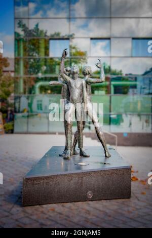 AQUISGRANA, GERMANIA. OTTOBRE 04, 2020 Klenkes scultura in Holzgraben. Monumento sulla piazza Foto Stock