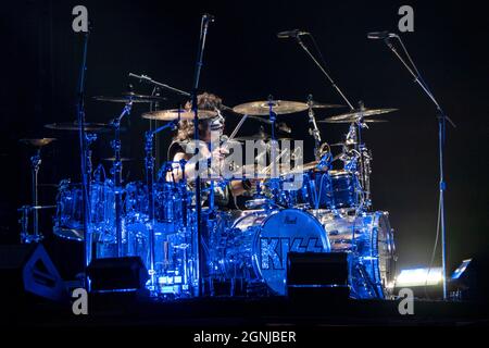 25 settembre 2021, Chula Vista, California, USA: Il batterista Eric Singer della band Kiss si esibisce dal vivo durante il loro End of the Road World Tour. (Credit Image: © K.C. Filo Alfred/ZUMA Press) Foto Stock