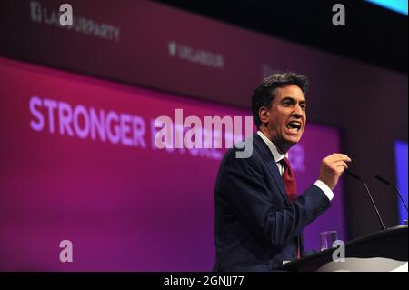 Brighton, Inghilterra. 26 settembre 2021. Il deputato di ed Miliband, Shadow Secretary of state for Business, Energy and Industrial Strategy, ha tenuto il suo discorso di apertura sul dibattito su ambiente, energia e cultura, durante la prima sessione del secondo giorno della conferenza annuale del partito laburista al Brighton Centre. Kevin Hayes/Alamy Live News Foto Stock