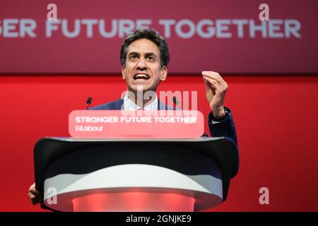 Brighton, Regno Unito. 26 settembre 2021. Brighton, Regno Unito. Domenica 26 settembre 2021. Ed Miliband, Shadow Secretary of state for Business, Energy and Industrial Strategy, si rivolge alla conferenza durante il dibattito su ambiente, energia e cultura Labour Party 2021 Conference Credit: Julie Edwards/Alamy Live News Foto Stock