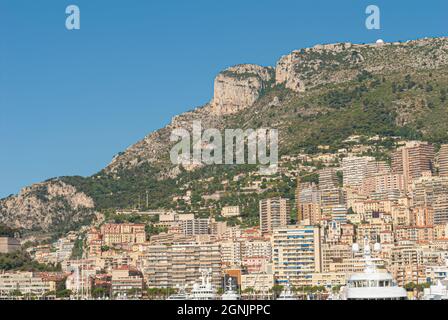 Monaco, Monaco - Luglio 08 2008: La Tête De Chien sopra gli appartamenti di lusso a Monaco Foto Stock