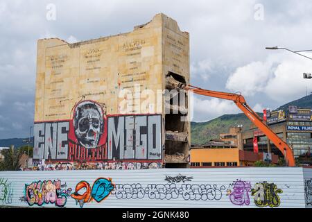 Bogota, Colombia, 24 settembre 2021, distruzione del monumento degli eroi, per fare il passo per il futuro della metropolitana Foto Stock