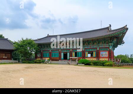 Paju, Gyeonggi-do, Repubblica di Corea - 13 agosto 2021. Tempio tradizionale coreano. Tempio yakcheonsa. Buddismo coreano. Foto Stock