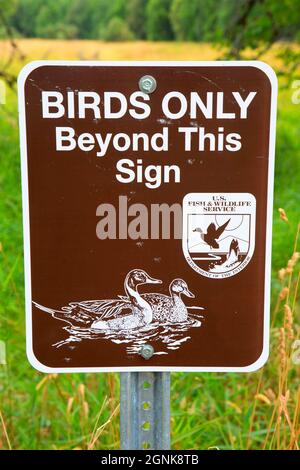 Cartello di chiusura lungo il Kiwa Trail, Ridgefield National Wildlife Refuge, Washington Foto Stock