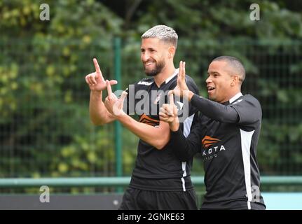 Dylan De Belder di Deinze festeggia dopo aver segnato durante una partita di calcio tra Royal Excelsior Virton e KMSK Deinze, domenica 26 settembre 2021 in VI Foto Stock