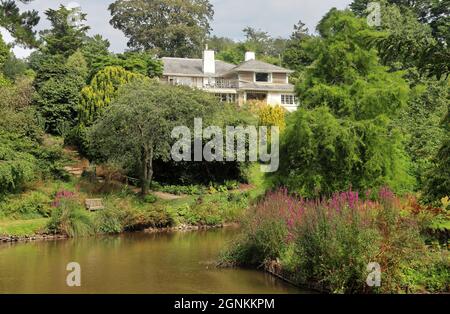 Marwood Hill Gardens nel Devon nord a fine estate inizio autunno Foto Stock