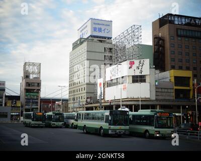 Aomori, Giappone - Luglio 22 2015: Stazione degli autobus nel centro di Aomori Foto Stock