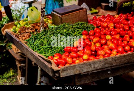 Stand alimentare sul mercato di Colombo, Sri Lanka Foto Stock