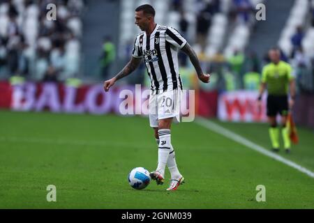 Federico Bernardeschi della Juventus FC controlla la palla durante la Serie A partita tra Juventus FC e UC Sampdoria allo Stadio Allianz il 26 settembre 2021 a Torino. Foto Stock