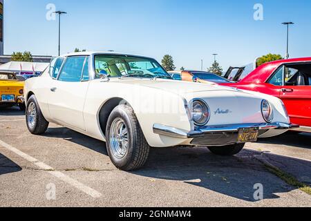 Reno, NV - 4 agosto 2021: 1963 Studebaker Avanti Coupé ad una fiera locale. Foto Stock