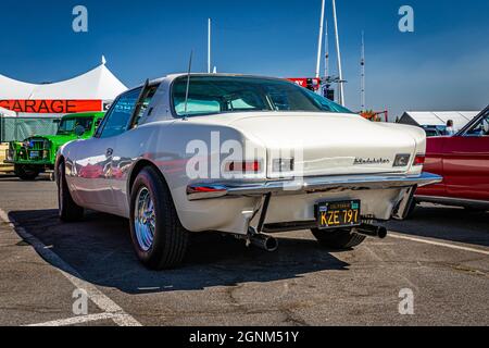 Reno, NV - 4 agosto 2021: 1963 Studebaker Avanti Coupé ad una fiera locale. Foto Stock