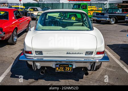 Reno, NV - 4 agosto 2021: 1963 Studebaker Avanti Coupé ad una fiera locale. Foto Stock