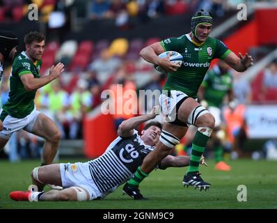 Brentford, Regno Unito. 26 settembre 2021. Premiership Rugby. London Irish V sale Sharks. Brentford Community Stadium. Brentford. Adam Coleman (London Irish) fa una pausa. Credit: Sport in immagini/Alamy Live News Foto Stock