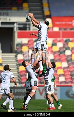 Brentford, Regno Unito. 26 settembre 2021. Premiership Rugby. London Irish V sale Sharks. Brentford Community Stadium. Brentford. JP du Preez (Vendita) si raccoglie alla lineout. Credit: Sport in immagini/Alamy Live News Foto Stock