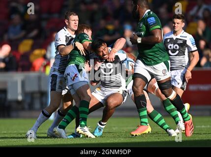 Brentford, Regno Unito. 26 settembre 2021. Premiership Rugby. London Irish V sale Sharks. Brentford Community Stadium. Brentford. Manu Tuilagi (Vendita) è affrontato. Credit: Sport in immagini/Alamy Live News Foto Stock