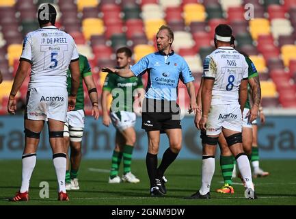 Brentford, Regno Unito. 26 settembre 2021. Premiership Rugby. London Irish V sale Sharks. Brentford Community Stadium. Brentford. Wayne Barnes (arbitro) punti. Credit: Sport in immagini/Alamy Live News Foto Stock