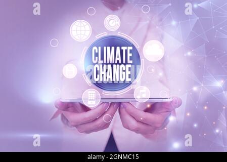 Scrittura del testo visualizzazione cambiamento climatico. Parola scritta su aumento della temperatura media globale trasformazione del tempo Business Woman toccare Foto Stock