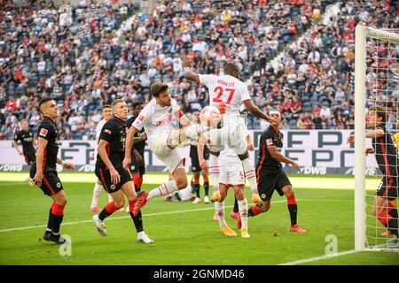 Goalchance Jonas HECTOR (K) e Anthony MODESTE (K), azione, da sinistra a destra Rafael Santos BORRE (F), Kristijan JAKIC (F), Jonas HECTOR (K), Anthony MODESTE (K), calcio 1. Bundesliga, 06. matchday, Eintracht Francoforte (F) - FC Colonia (K) 1: 1, il 25 settembre 2021 a Francoforte/Germania. Le normative #DFL vietano l'uso di fotografie come sequenze di immagini e/o quasi-video # Â Foto Stock