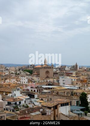 Monti-sion de Palma Chiesa sui tetti della città Foto Stock