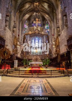 Altare maggiore della Cattedrale di Palma Foto Stock