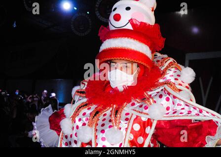 San Paolo, San Paolo, Brasile. 25 Settembre 2021. (INT) Dragoes da Real Samba Scuola Costumi cena di presentazione. Settembre 25, 2021, San Paolo, Brasile: Cena per presentare i costumi della scuola Dragoes da Real Samba per il Carnevale 2022, presso il club Court, a Vila Anastacio, nella parte occidentale di San Paolo, il sabato sera, 25 settembre 2021. (Credit Image: © Adeleke Anthony Fote/TheNEWS2 via ZUMA Press Wire) Foto Stock