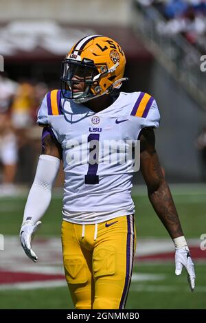 Starkville, Mississippi, Stati Uniti. 25 Settembre 2021. LSU Tigers Cornerback Eli Ricks (1) durante la partita di football NCAA tra le LSU Tigers e i Mississippi Bulldogs al Davis Wade Stadium di Starkville, MS. Kevin Langley/CSM/Alamy Live News Foto Stock