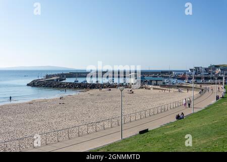 West Strand Beach e Portrush Harbor, Portrush (Port Rois), County Antrim, Irlanda del Nord, Regno Unito Foto Stock