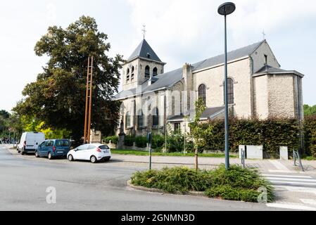 Evere, capitale di Bruxelles, Belgio - 20 09 2021: La chiesa cattolica di San vince in estate Foto Stock