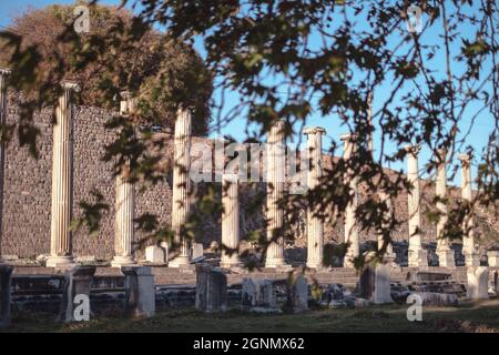 Bergama, Izmir, Turchia. 26 settembre 2021. Asklepion è un antico complesso curativo situato alla base dell'acropoli Pergamone in Turchia, costruito in onore di Asklepios, dio della guarigione. (Credit Image: © Uygar ozel/ZUMA Press Wire) Foto Stock