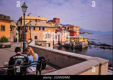 Il vecchio villaggio di pescatori di Boccadasse, Genova, Liguria, Italia, Europa Foto Stock