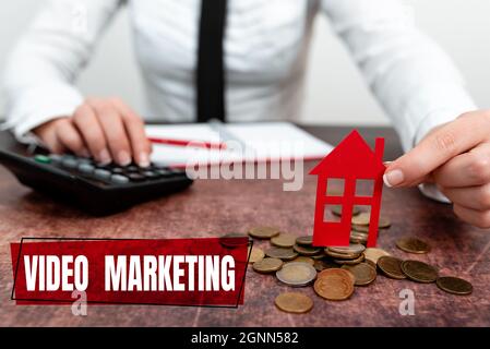 Testo della scrittura Video Marketing. La foto concettuale integra video coinvolgenti nelle campagne di marketing nuove rate e piani di investimento Foto Stock