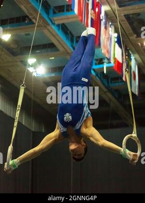 Mosca, Russia. 12 dicembre 2018. La ginnastica russa si esibisce sugli anelli durante l'evento. Il XXV Torneo Internazionale di Ginnastica per la Coppa del campione Olimpico Mikhail Voronin si è tenuto presso il complesso sportivo Olimpiyskiy. (Foto di Mihail Siergiejevicz/SOPA Imag/Sipa USA) Credit: Sipa USA/Alamy Live News Foto Stock