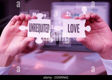 Scrittura mano segno amore non riaccusato. Parola scritta su non apertamente reciprocato o inteso come tale da amato Business Woman Holding Jigsaw Puzzle pezzo Foto Stock