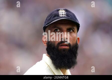 Foto del file datata 04-09-2021 di Moeen Ali in Inghilterra durante il terzo giorno del cinch Fourth Test al Kia Oval, Londra. Data di emissione: Lunedì 27 settembre 2021. Foto Stock