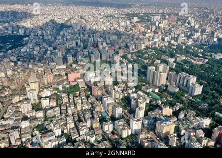 Dhaka, Bangladesh - 24 settembre 2021: Vista dall'alto dell'area di Hatirjheel a Dhaka, in Bangladesh. Foto Stock